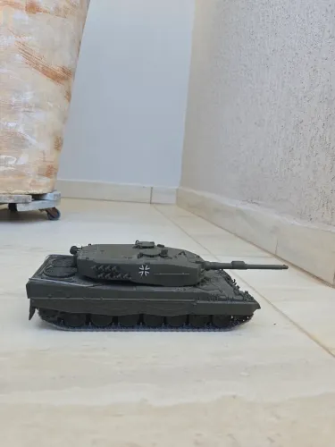 Miniatura Tanque Alemão Moderno Leopard 2 - Metal Diecast (Minichamps 1:35)