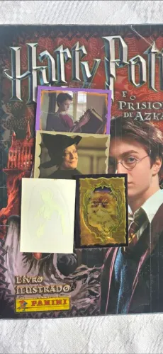 Álbum de figurinhas Harry Potter e o Prisioneiro de Azkaban com figurinhas para colar.