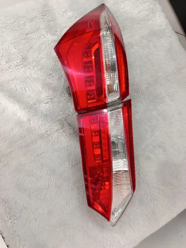 Lanterna de corolla original 2015 lado do motorista 