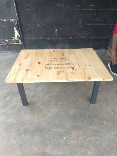 Mesa de madeira pinus