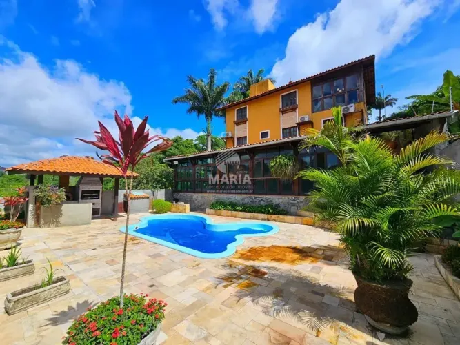 Casa de condomínio com 05 suítes e piscina privativa à venda em Gravatá/PE!