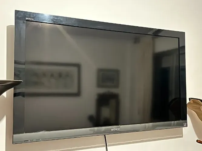 Sony Bravia 46" Full HD KDL-46EX400 - COM DEFEITO (Backlight) - Para Peças ou Conserto