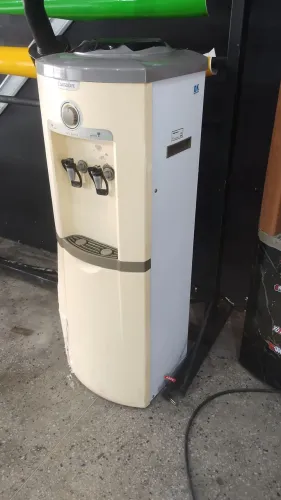 GELAGUA SEMI NOVO FUNCIONANDO NORMALMENTE , NUNCA FOI FEITO MANUTENÇÃO