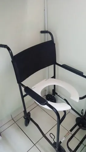 Cadeira Higiênica e de Banho