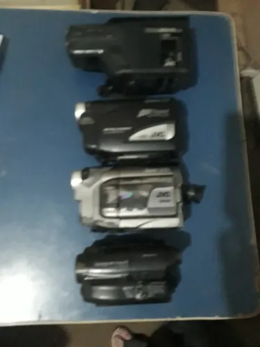 Vendo 04 filmadoras sem batiria, mas tem saida para fonte, r$ 100