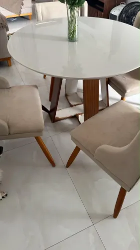 Mesa com cadeiras