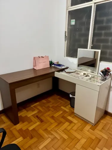 Penteadeira e escrivaninha