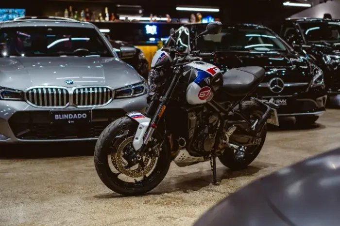 TRIUMPH TRIDENT 660 TRIPLE TRIBUTE EDITION 