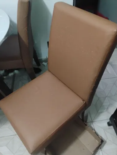 Vendo mesa 4 cadeiras redonda 300$ negociavel