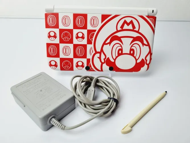 J136- NINTENDO 3DS XL EDIÇAO MARIO WHITE (SEM CAIXA)