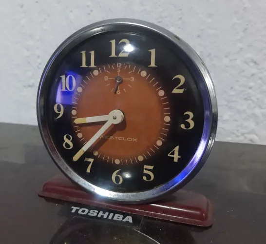 Relógio despertador a corda antigo RELIQUIA anos 70