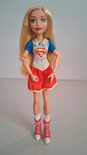 Supergirl da linha Mattel DC Super Hero Girls