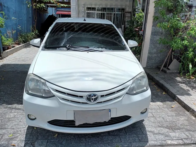 Toyota Etios X Sedan 1.5 Flex 16V 4P Mec. 2015