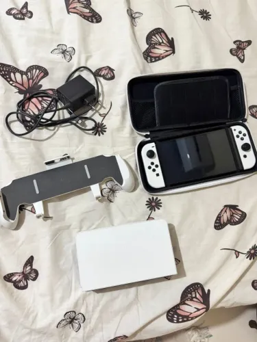 Nintendo Switch Oled 128gb + MicroSD 256gb