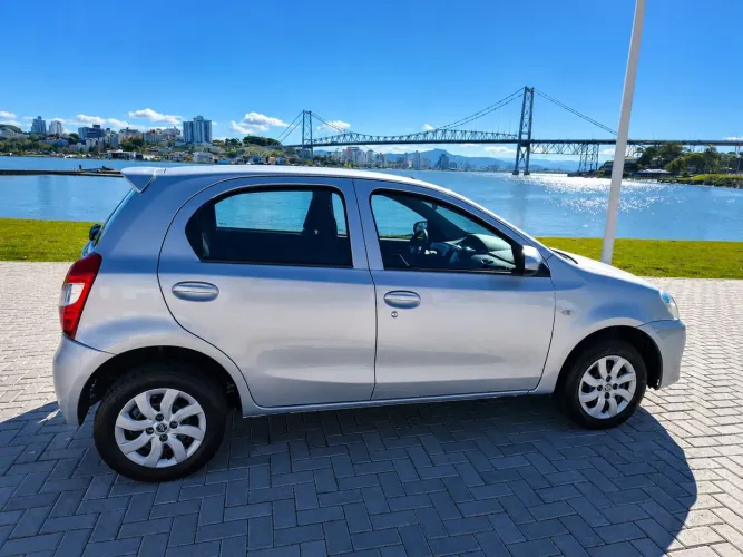 Toyota Etios X 1.3 Flex 16V 5P Mec. 2015