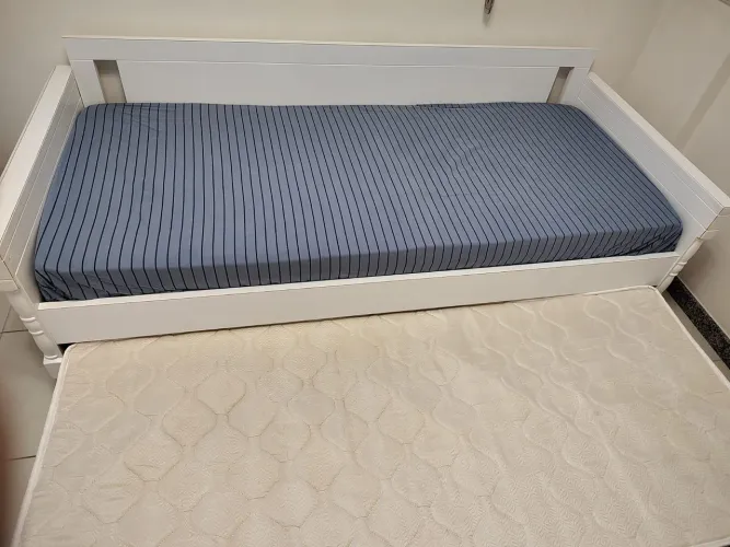 Cama sofá em madeira