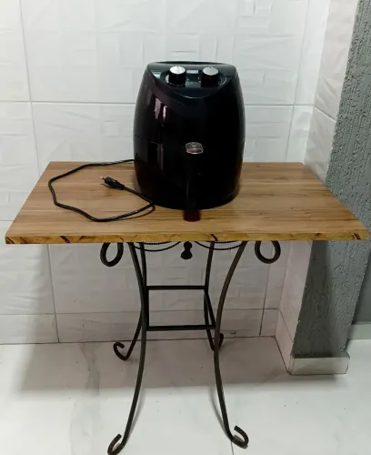 Mesa quadrada.