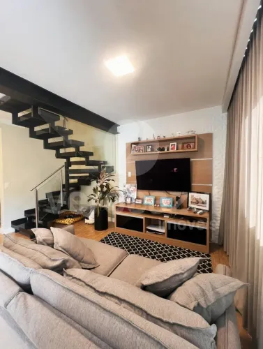 Sobrado 209m² com 3 quartos, suíte, área gourmet no Roncáglia em Valinhos-SP.