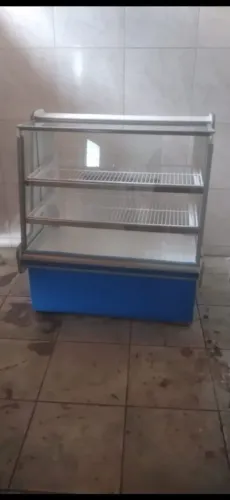 Vendo balcão para pão e salgados bem conservado