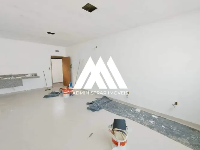 Alugo sala comercial em Itaúna com excelente localização!!