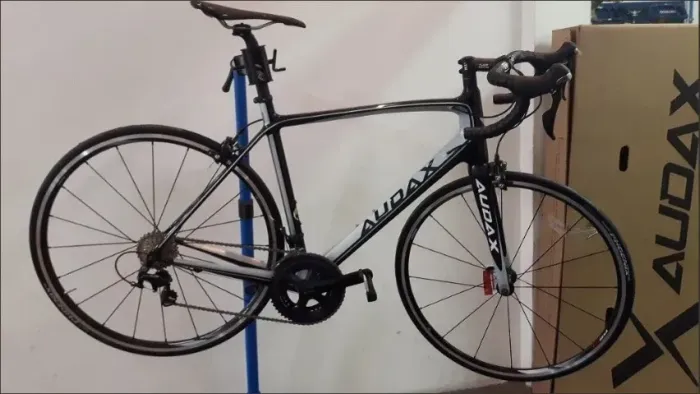 Bicicleta Speed Audax 22v quadro em carbono c/ Shimano 105