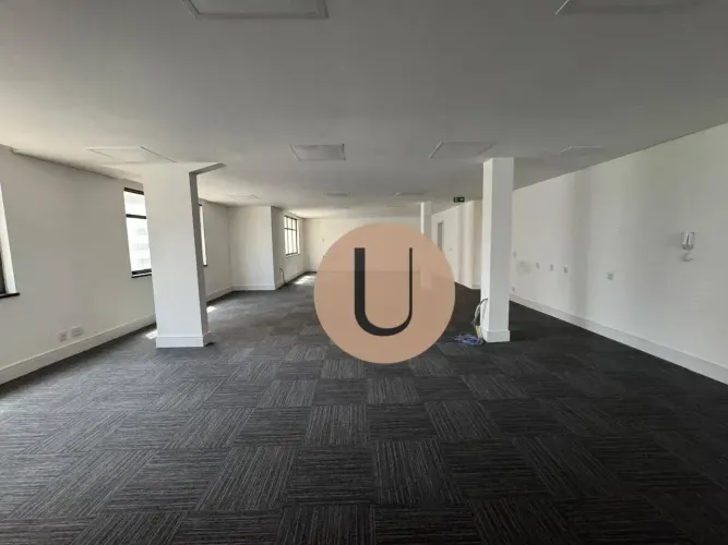 Avenida Paulista, um por andar, perto do Metro, Andar inteiro, alto, com área construída d
