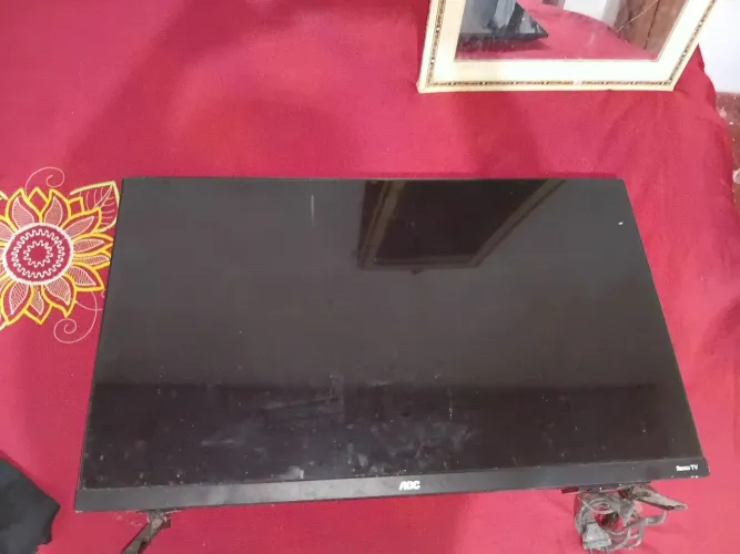 Vendo TV pra quem queira concerta ou pra retirada de pecas