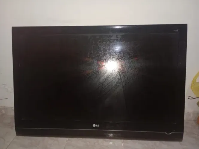 TV -LG 42" - 520,00 - R$ - FUNCIONANDO SEM CONTROLE.