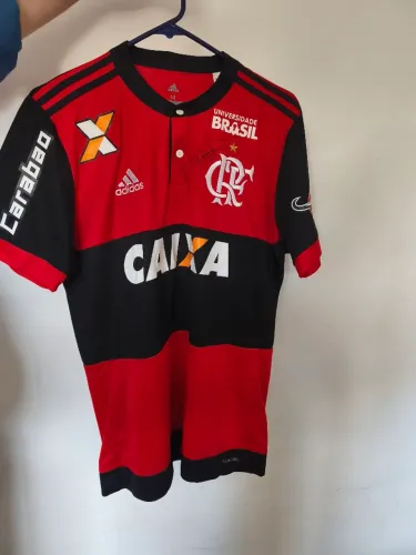 Blusa do Flamengo autografada pelo Diego Ribas