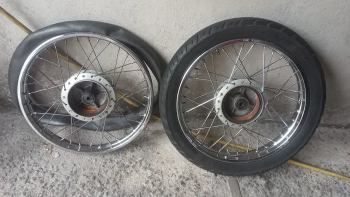 Par de rodas moto CG 125 fan com câmara de ar