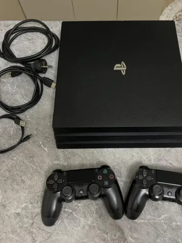 PS4 pro 1 TB com 2 controles