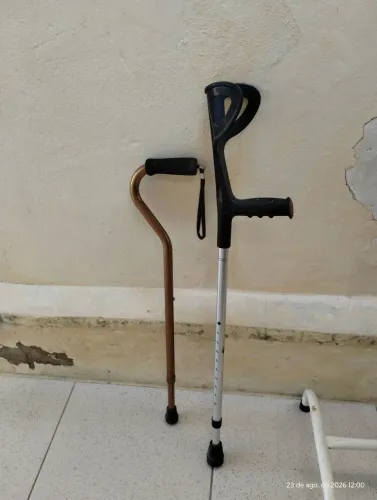 Muleta e suporte para soro