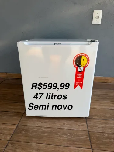 Frigobar semi novo 47 litros ( modelo pequeno de frigobar )