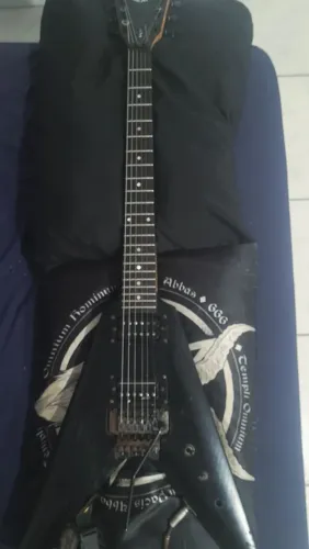 Guiararra Dean fly v