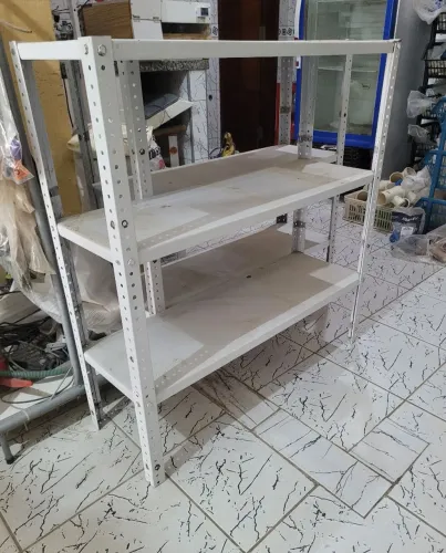 Estante em aço para comércio ou estoque 