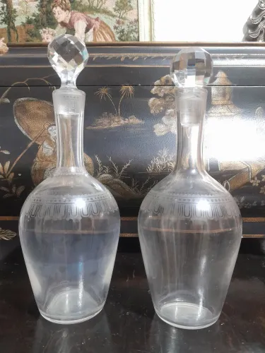 Par de antigas licoreiras em cristal