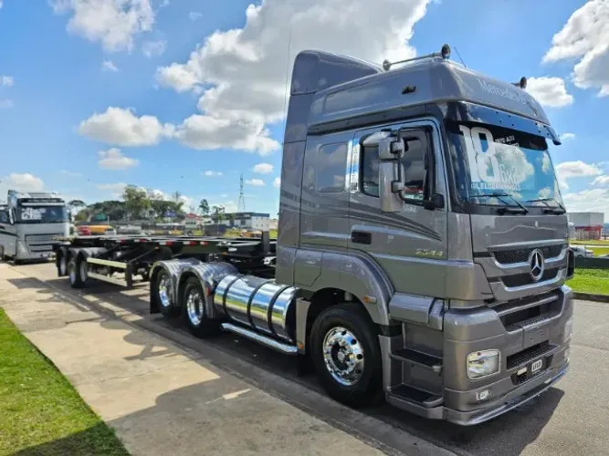 MB Axor 2544 Tração 6x2 Ano 2018 Teto Alto Aut Mola Bugão 40 pés 12 pinos com plataforma