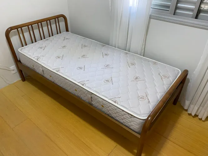 Cama de Solteiro Patente Tokstok