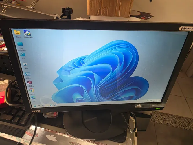 Monitor benq 14" funcionando porem com defeito