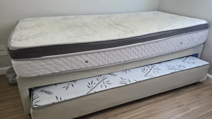 Cama box solteiro com cama auxiliar e colchão