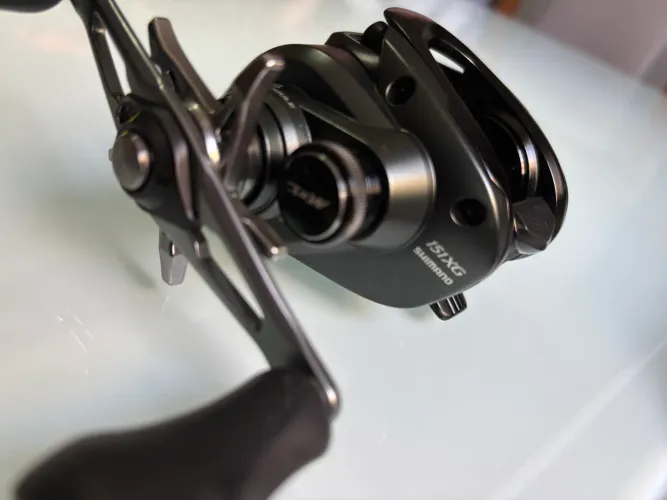 Carretilha Shimano Curado DC151XG