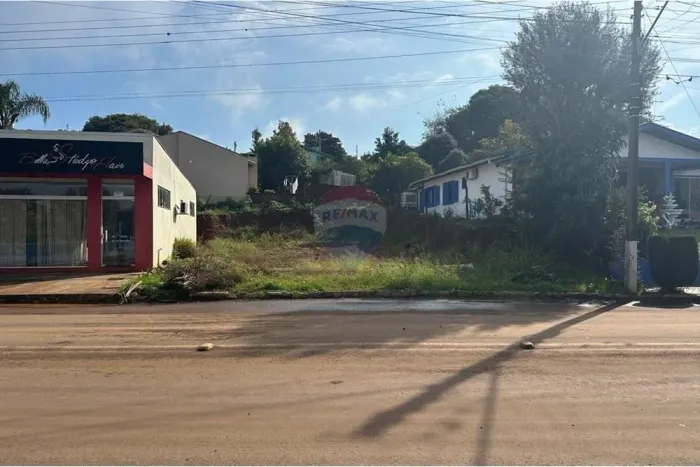"Invista em um Terreno Versátil no Centro de Três Palmeiras"