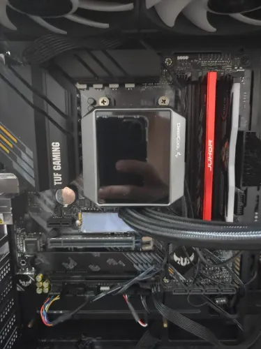 ? Ryzen 7 5700x + 16 gb RAM + Walter cooler com tela +