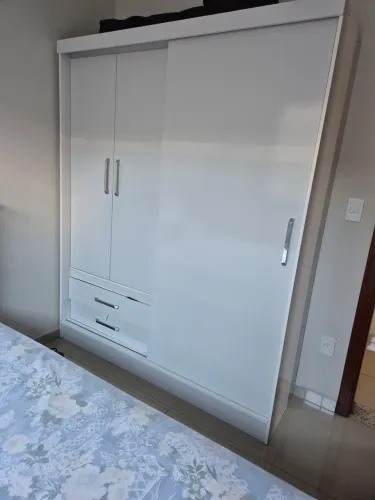 Guarda roupa pequeno