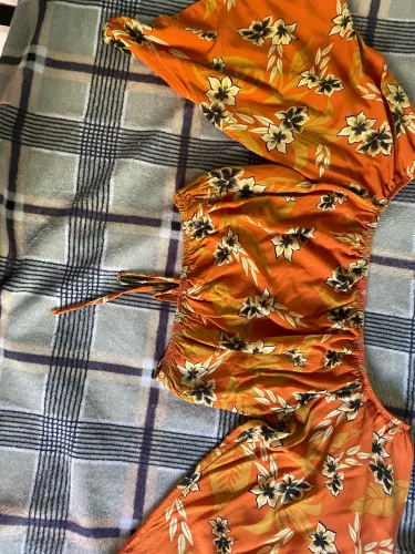 Cropped manga longa laranja florido