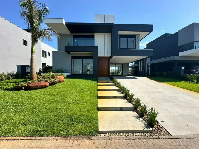 Sobrado à venda com 325m2 privativos e 4 suítes no condomínio Ocean Side em Torres RS