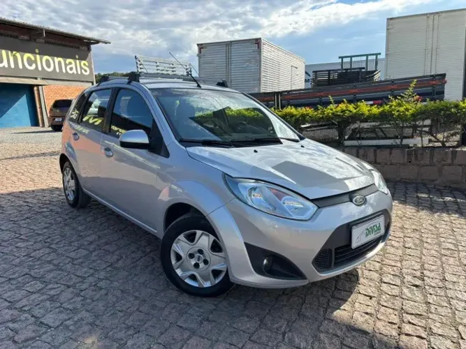 Ford Fiesta SE 1.6 8V Flex 5P 2014
