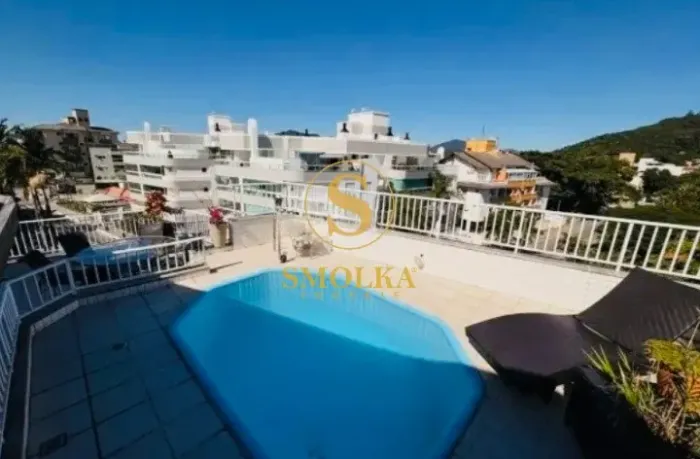 Cobertura com vista mar em Canasvieiras para locação anual