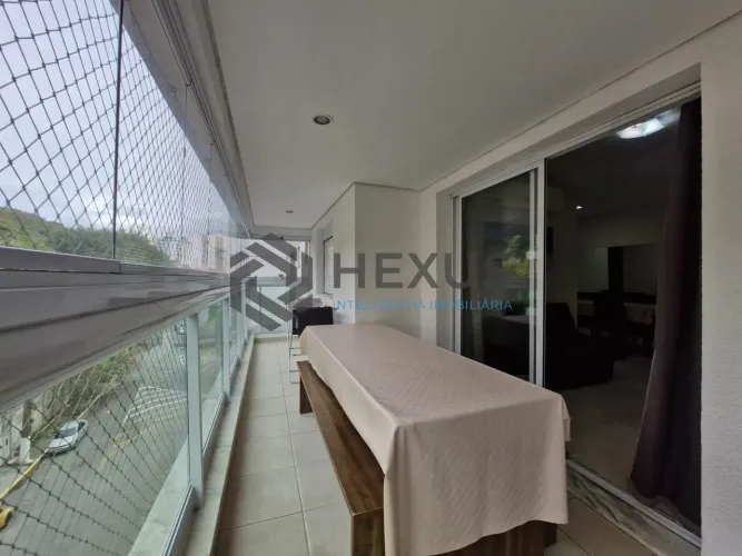 Apartamento reformado frente mar com varanda gourmet e lazer em prédio novo na Praia das A
