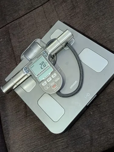 Balança de bioimpedância Omron